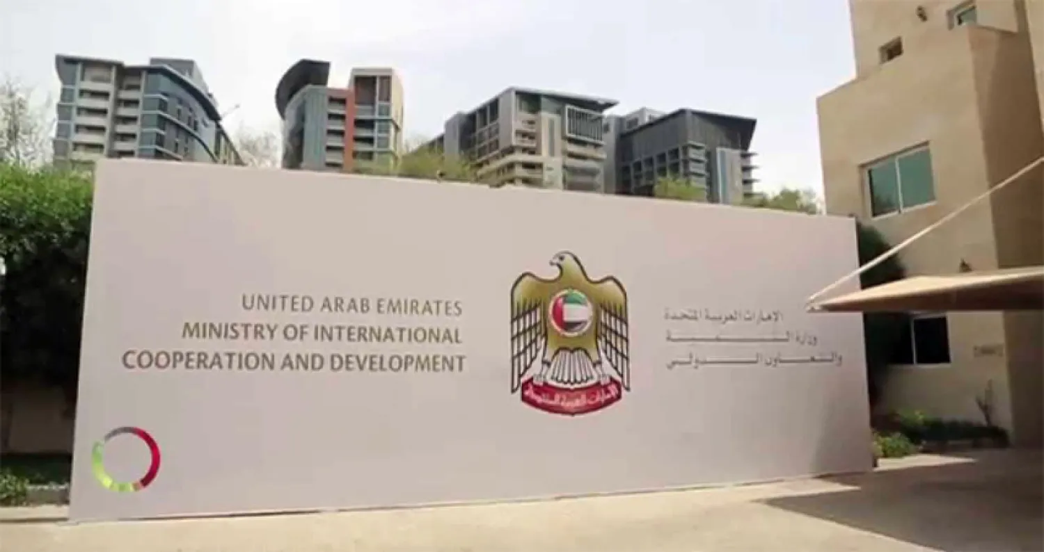 مصدر إماراتي: الشيخ عبد الله بن علي حل ضيفاً على البلاد وحر في تنقلاته