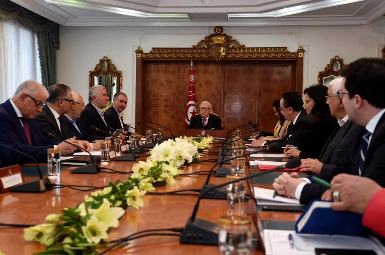 Tunisian President Beji Caid Essebsi (C) attends a meeting with political parties, unions and employers on January 13, 2018 in Tunis, following unrest triggered by austerity measures. Fethi Belaid/AFP