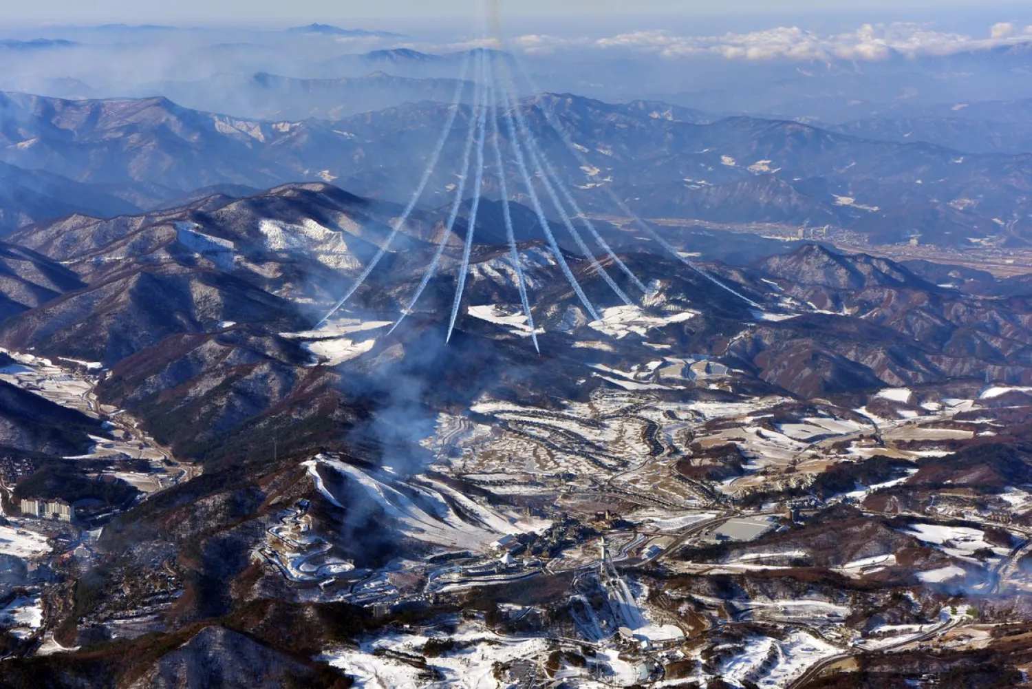In a photo taken on January 10, 2018 members of the South Korean air force Black Eagle aerobatic team perform above the venues of the 2018 Winter Olympics, in Pyeongchang. (AFP)
