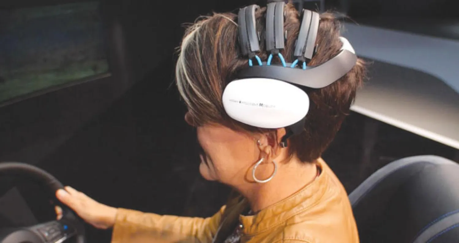 خوذة «نيسان» لقراءة موجات دماغ قائد السيارة