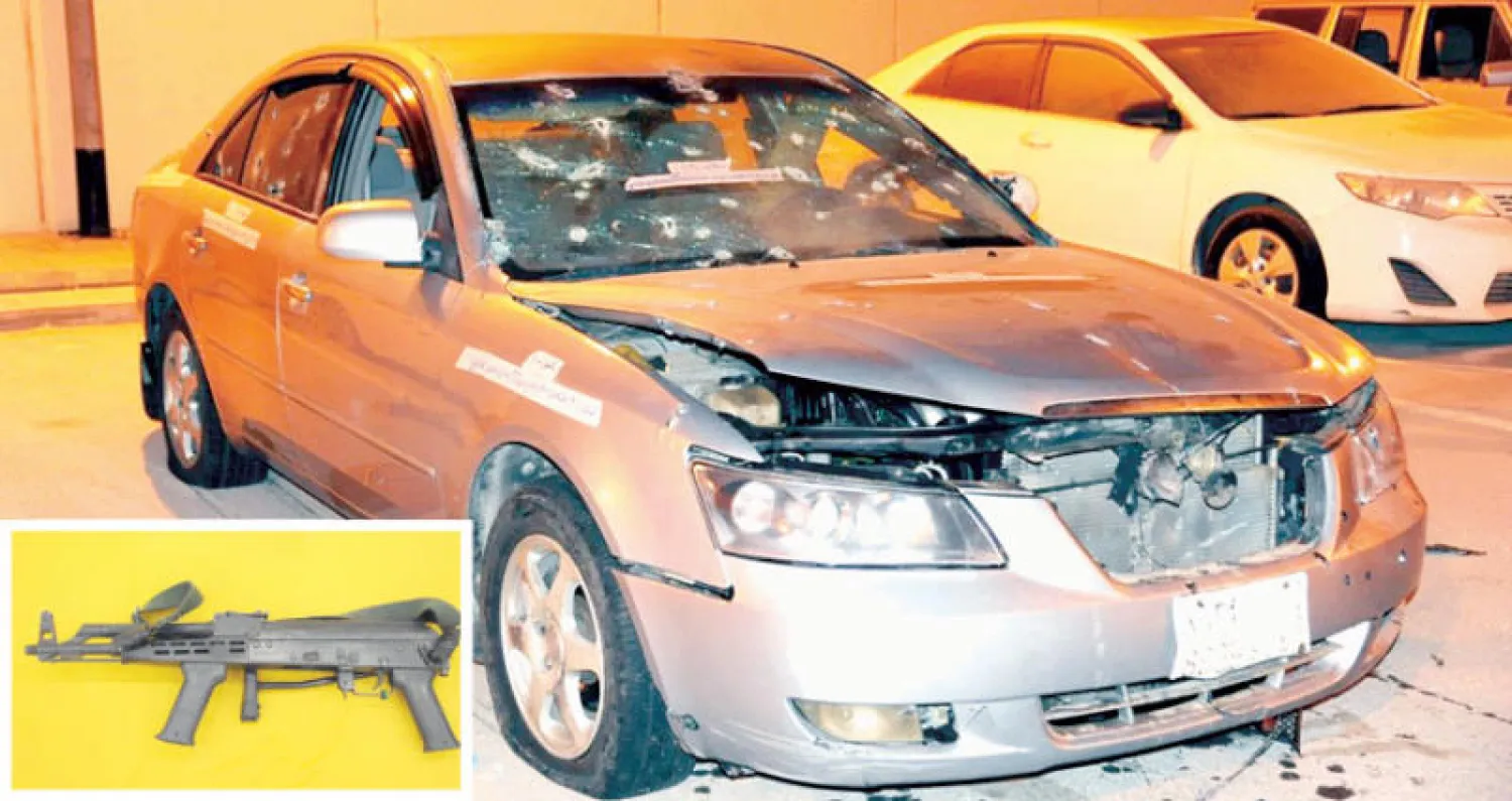 السيارة التي كان يستقلها القلاف بعد مقاومته رجال الأمن... وفي الإطار رشاش ضُبط فيها (واس)