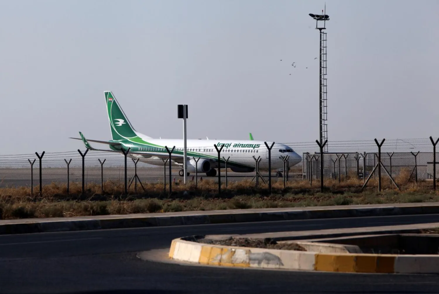An Iraqi Airways plane is seen at the Erbil International Airport in Erbil, Iraq September 29, 2017. REUTERS/Azad Lashkari
