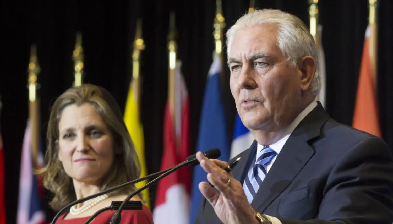 وزيرة الخارجية الكندية كريستيا فريلاند ونظيرها الأميركي ريكس تيلرسون في اجتماع فانكوفر                        (أ.ب)