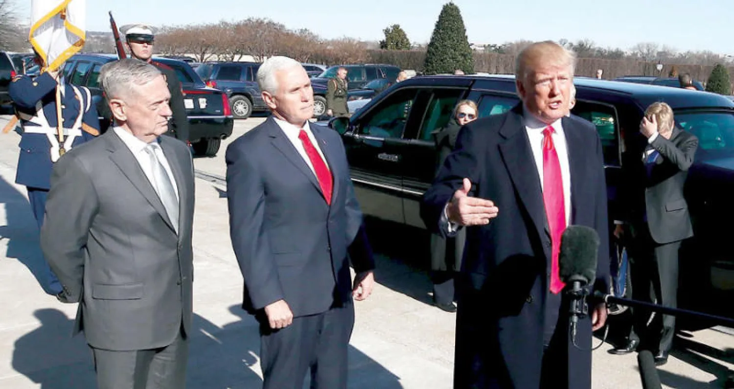 ترمب يدلي بتصريحات صحافية قبل عقده اجتماعاً مع مسؤولين في وزارة الدفاع أمس (أ.ف.ب)