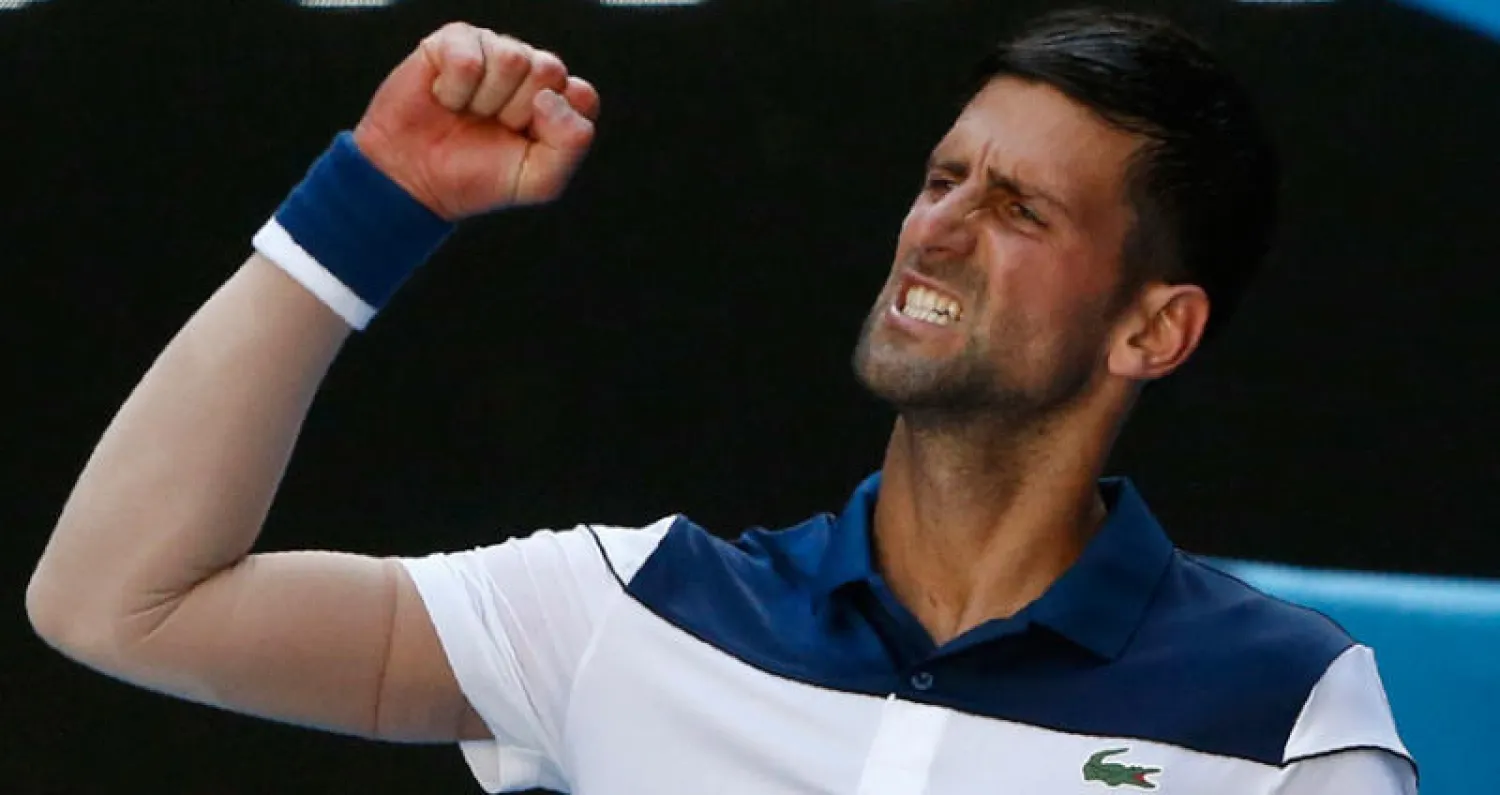 ديوكوفيتش تأثر بالحرارة المرتفعة (رويترز)