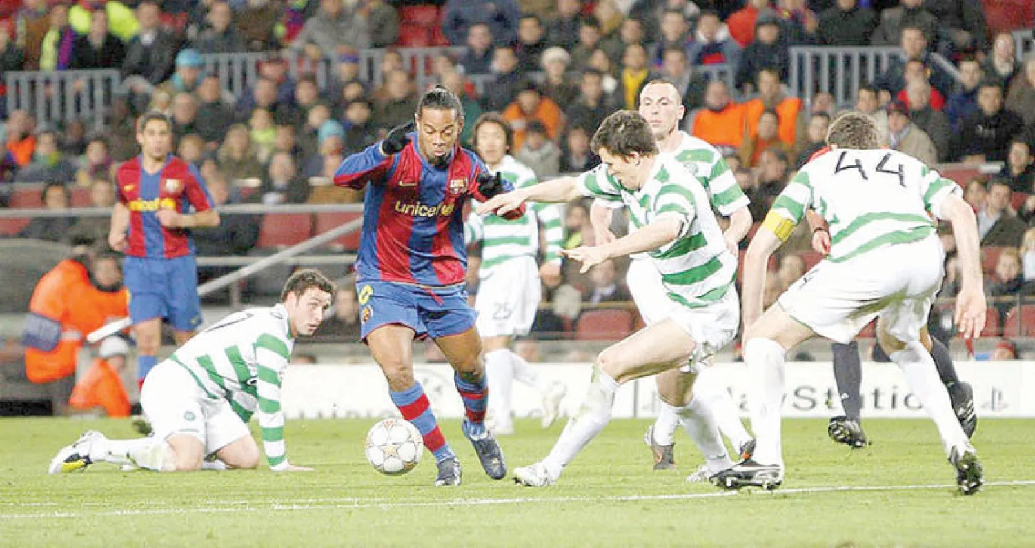 رونالدينيو يراوغ أربعة مدافعين من سيلتيك في دوري الأبطال... لقطة تكررت مرارا في مسيرة الساحر البرازيلي