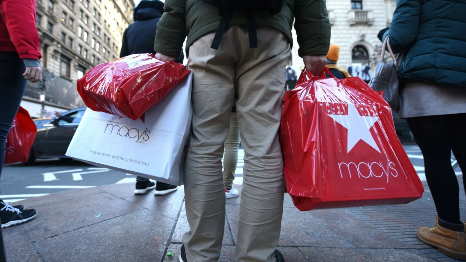 Shoppers took advantage of sales in New York on Black Friday. (Timothy A. Clary/AFP)
