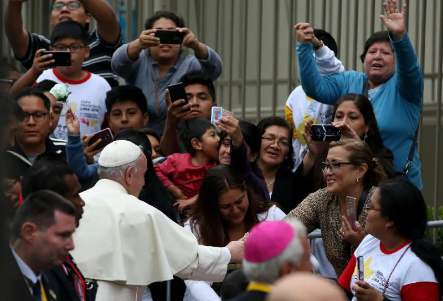 بين الغرابة والإنسانية... مواقف في جولة البابا بأميركا اللاتينية