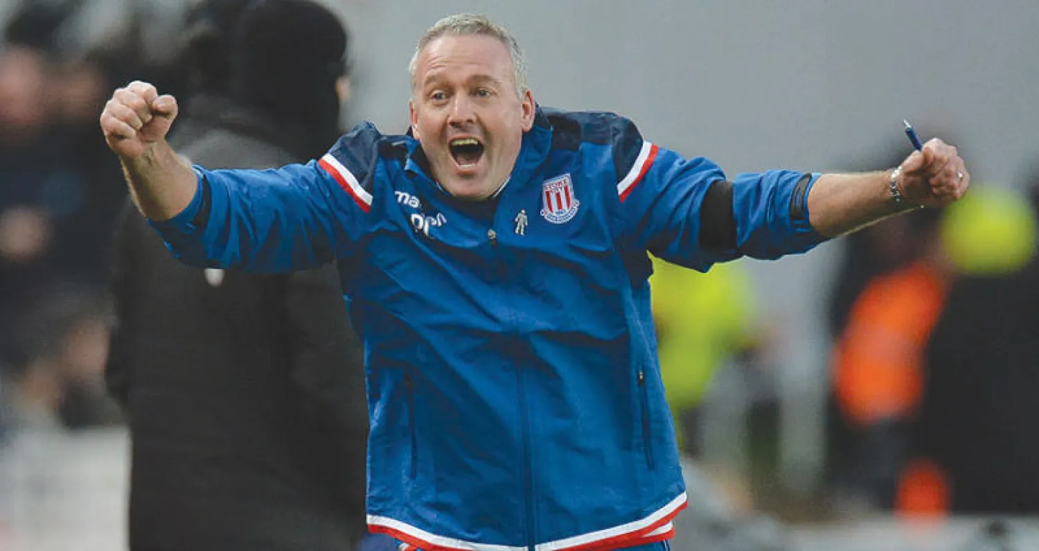 لامبرت يحتفل بعد أن نجح في حصد أول فوز مع ستوك (رويترز)