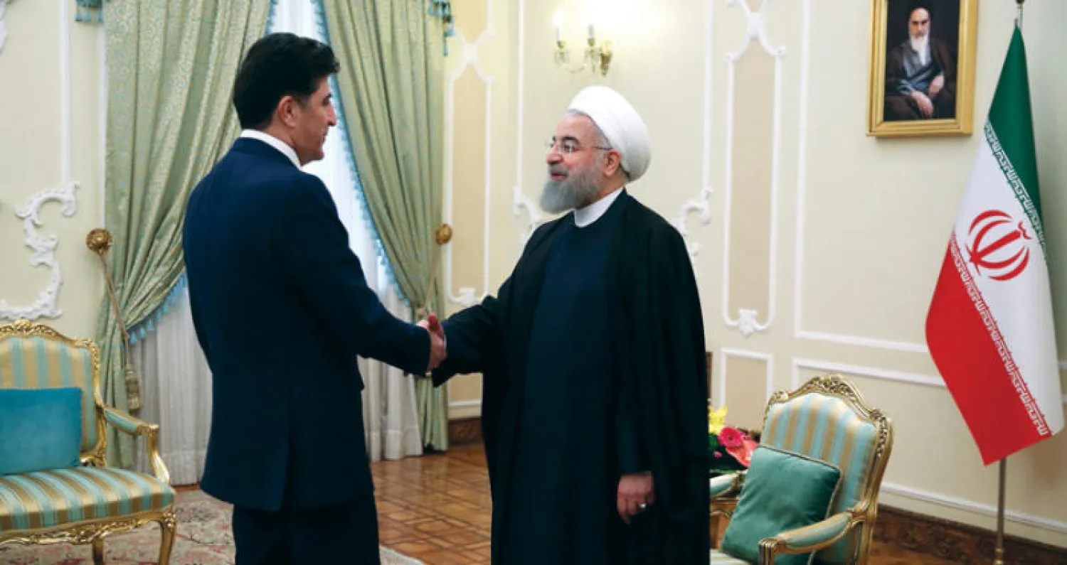 الرئيس الإيراني حسن روحاني لدى استقباله أمس رئيس حكومة إقليم كردستان العراق نيجيرفان بارزاني (أ.ف.ب)