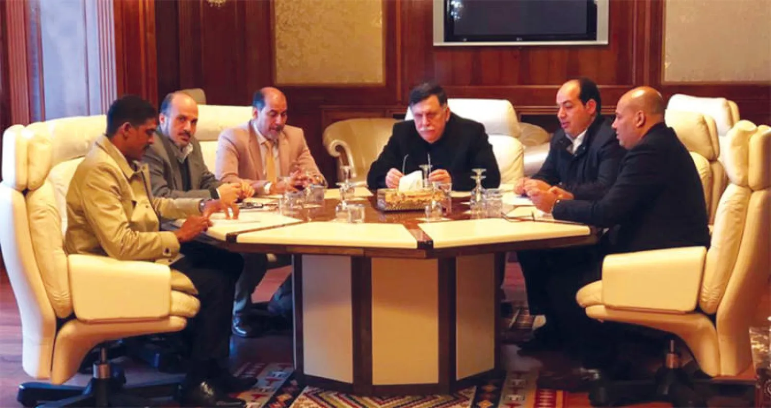 المجلس الرئاسي لحكومة السراج لدى اجتماعه في طرابلس لمناقشة التعديل الحكومي ({الشرق الأوسط})