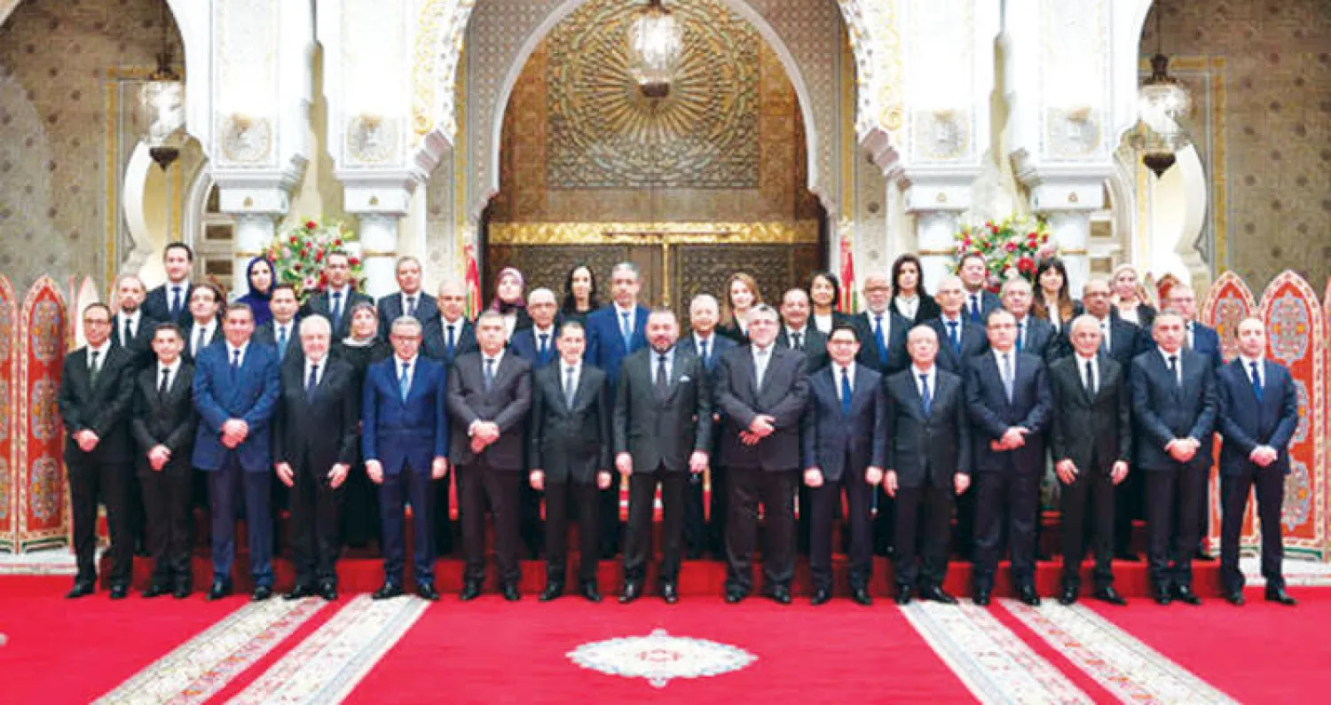 الملك محمد السادس مع أعضاء حكومته (ماب)