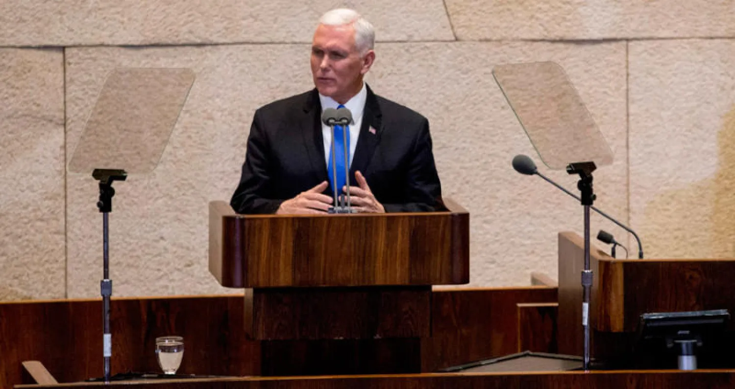 نائب الرئيس الأميركي مايك بنس يلقي كلمة أمام الكنيست (البرلمان) الإسرائيلي أمس (أ.ف.ب)