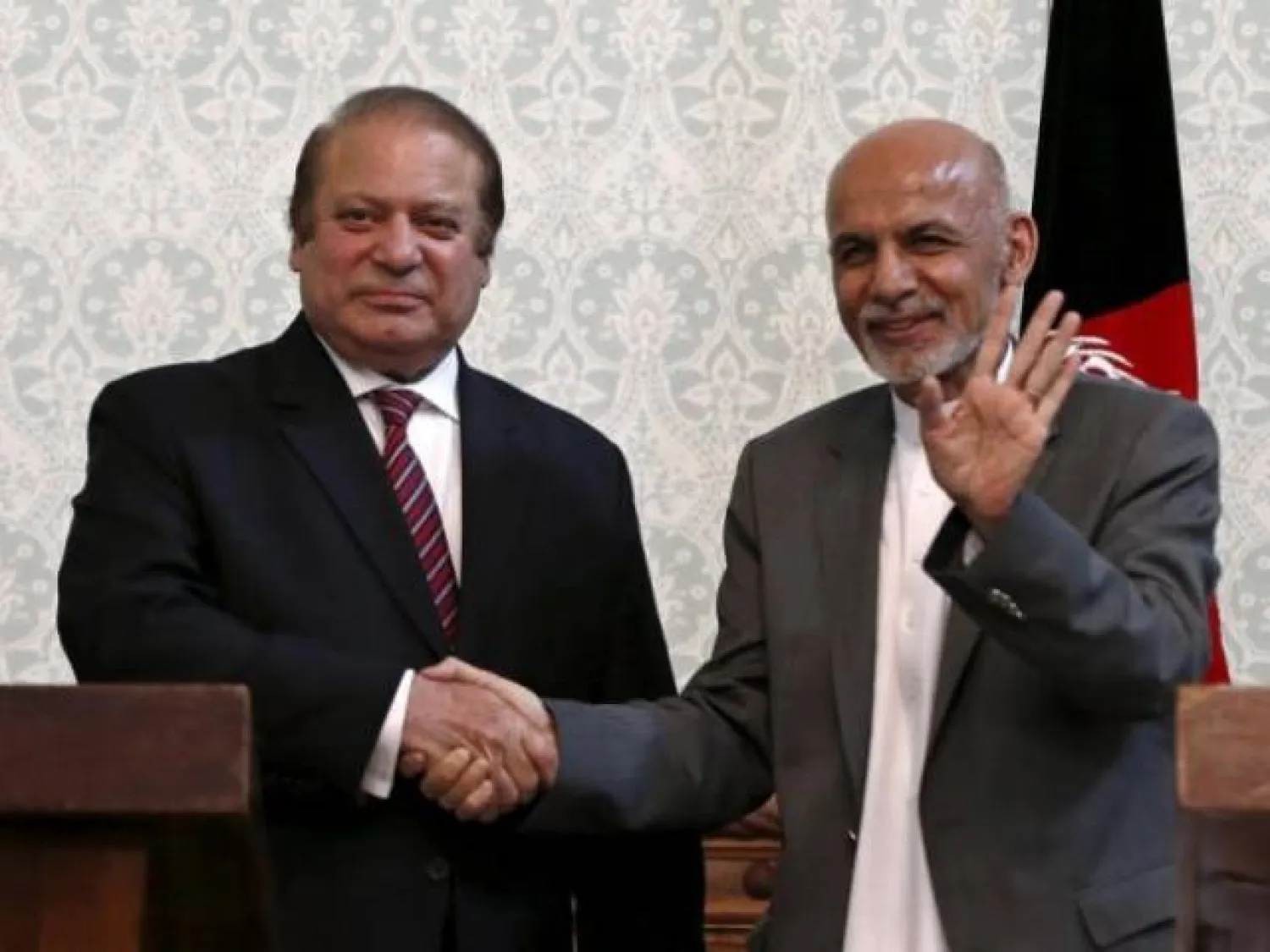 Pakistan's former Prime Minister Nawaz Sharif shaking hands with Afghan President Ashraf Ghani after a news conference in Kabul, May 12, 2015. (File photo: Reuters)
