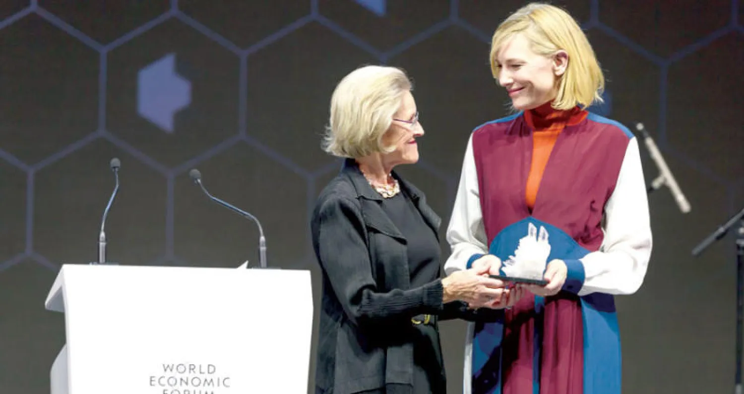 نجمة السينما كيت بلانشيت خلال تكريمها في دافوس (أ.ف.ب)