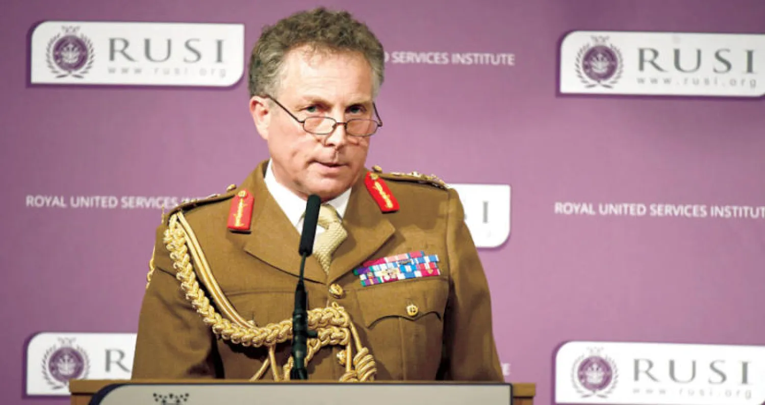 الجنرال البريطاني نيك كارتر قال أمام مركز «رويال يونايتد سيرفيسز إنستيتيوت» المتخصص في مسائل الدفاع والأمن في مقره بلندن إن روسيا تشكل «التحدي الأمني الأكثر قدرة وتعقيداً أمامنا منذ الحرب الباردة» (إ.ب.أ)