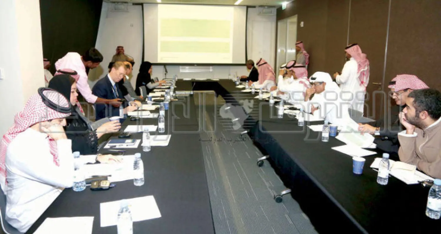 جانب من فعالية ملتقى مركز الملك عبد الله للدراسات والبحوث البترولية في الرياض أمس  (تصوير: سعد الدوسري)
