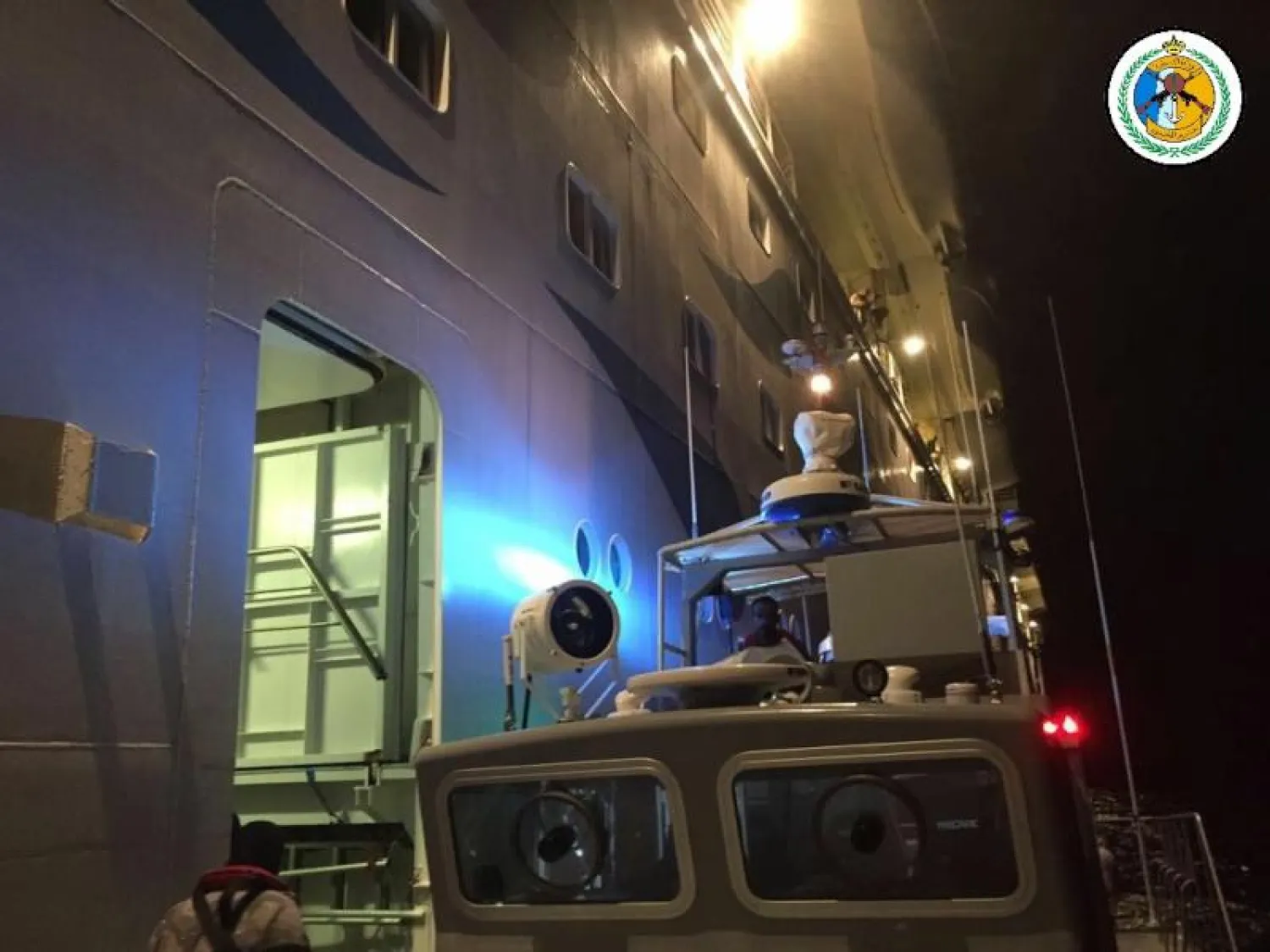 فرق البحث والإنقاذ بمنطقة المدينة المنورة خلال تقديم الإسعاف للمريضة («الشرق الأوسط»)
فرق البحث والإنقاذ بمنطقة المدينة المنورة خلال تقديم الإسعاف للمريضة («الشرق الأوسط»)