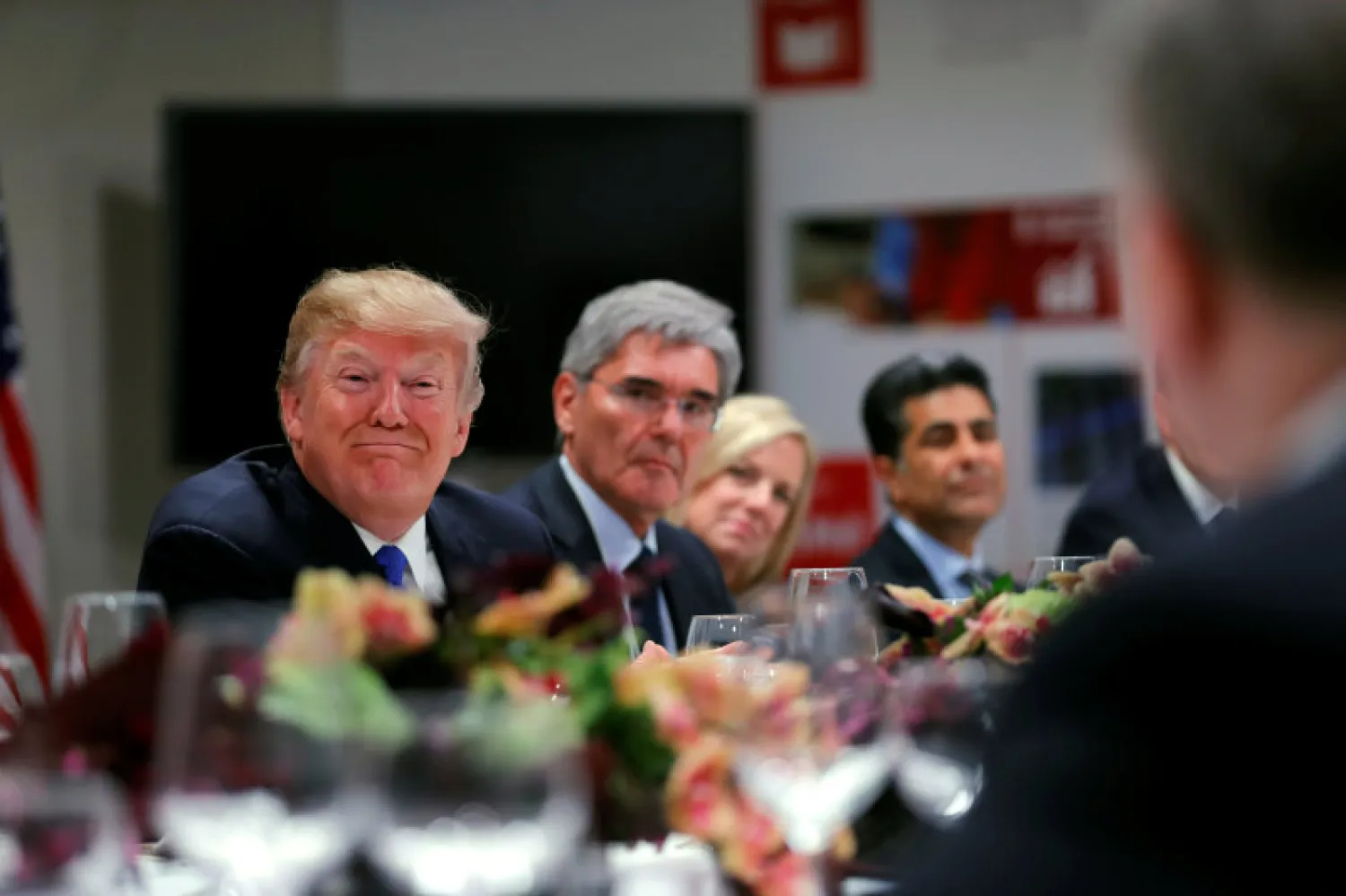 US President Donald Trump attends a dinner with business men and CEO's during the World Economic Forum annual meeting in Davos, Switzerland January 25, 2018. Reuters photo