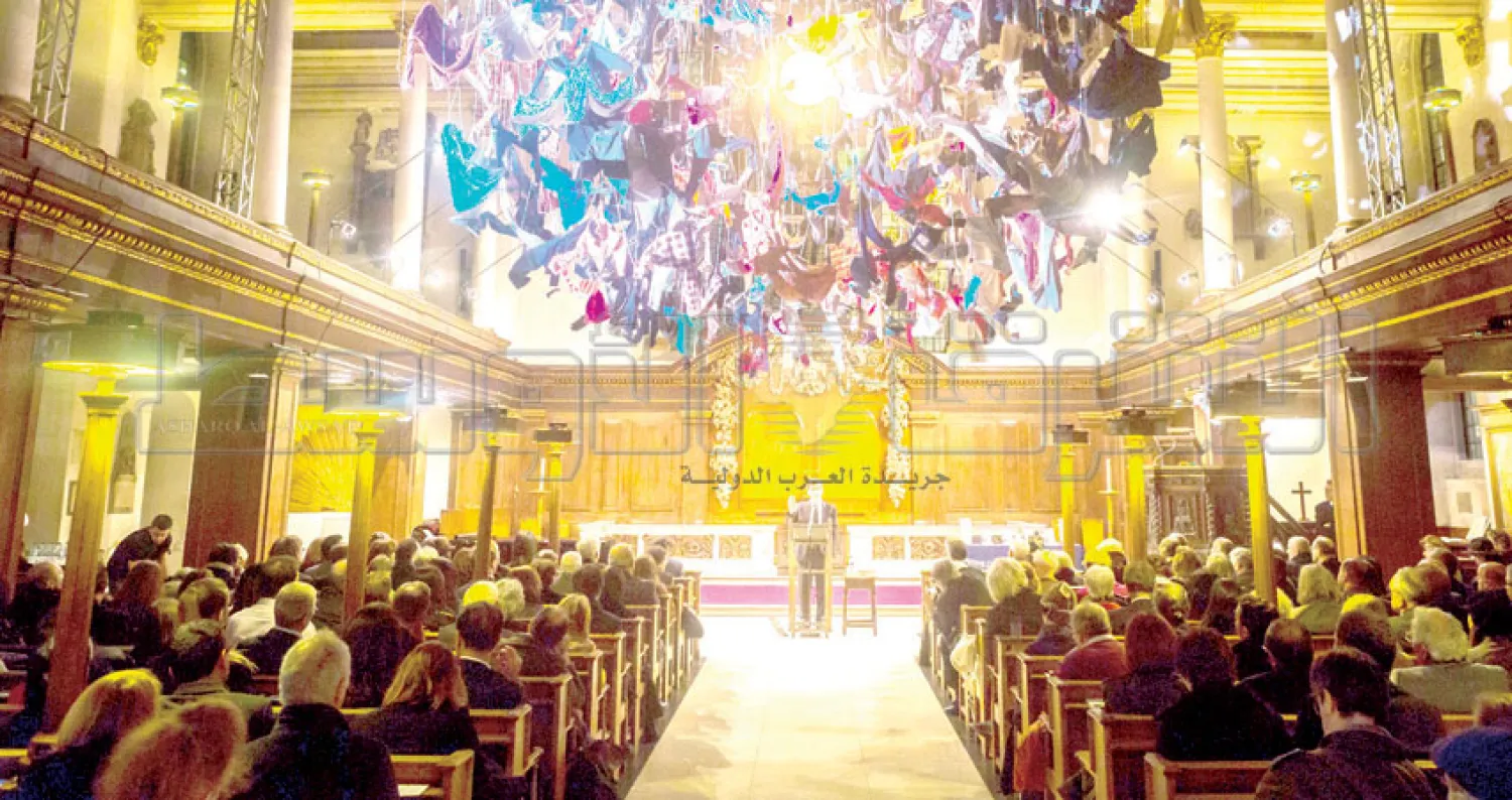 العمل الفني «ساسبندد» للفنانة أرابيلا دورمان الذي يحكي مأساة اللاجئين السوريين (تصوير: جيمس حنا)