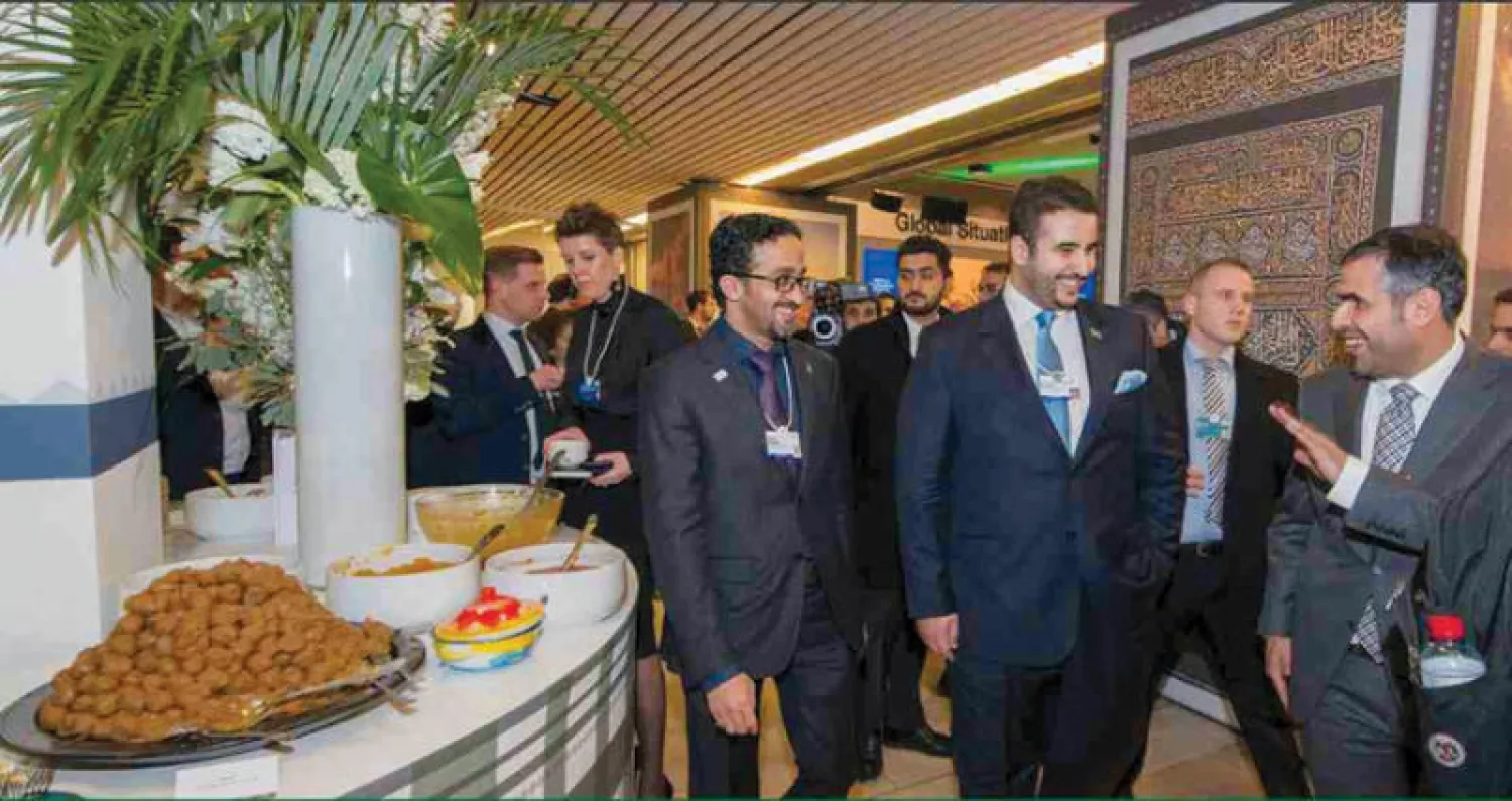 الأمير خالد بن سلمان سفير السعودية لدى الولايات المتحدة يحضر فعالية «مسك الخيرية» بدافوس أول أمس (حساب «مسك الخيرية» على «تويتر»)