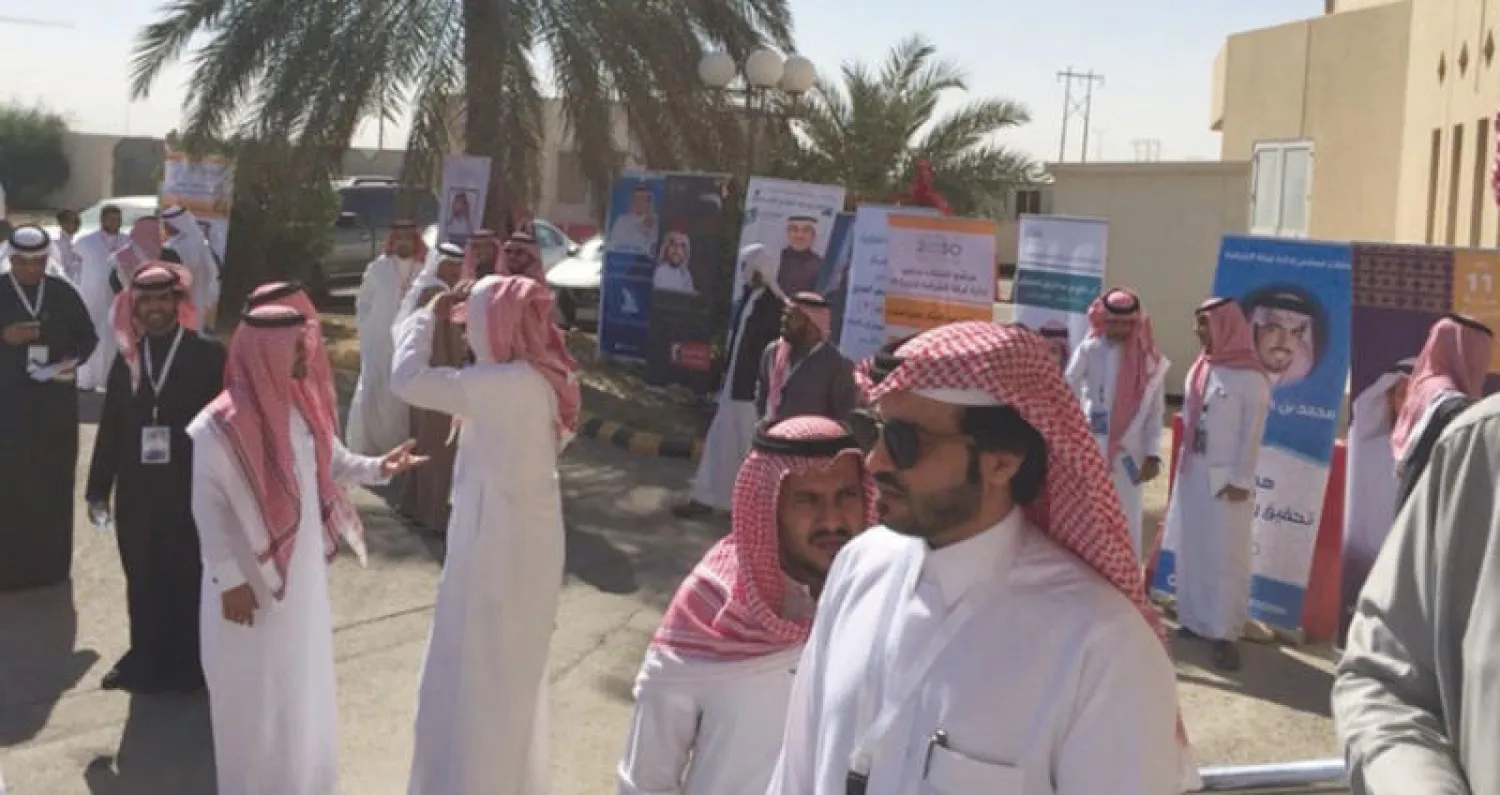 جانب من انتخابات الغرفة التجارية الصناعية في المنطقة الشرقية التي انطلقت أمس («الشرق الأوسط»)