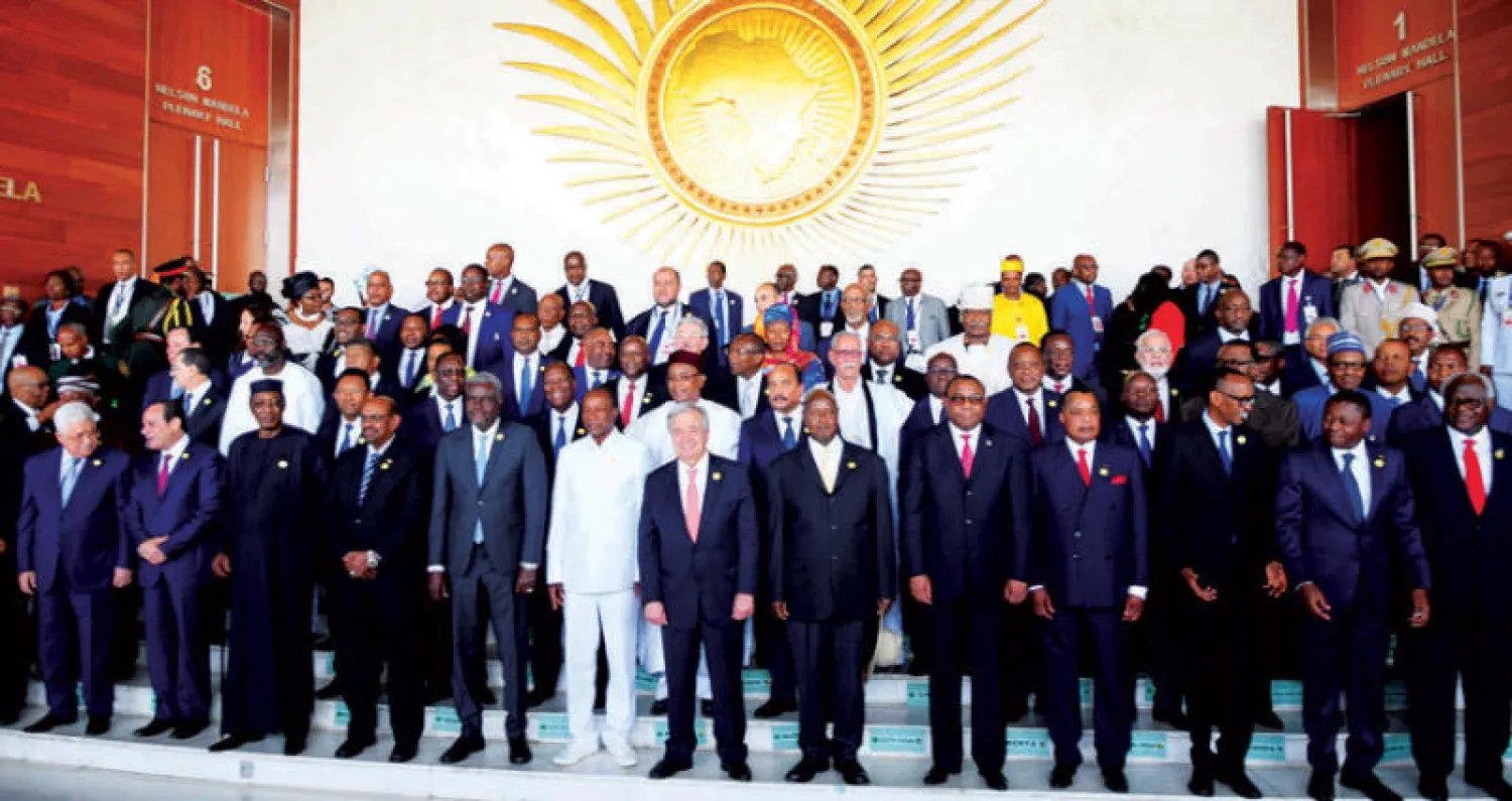 صورة جماعية لزعماء أفريقيا أثناء قمة الاتحاد الأفريقي في أديس أبابا أمس (إ.ب.أ)