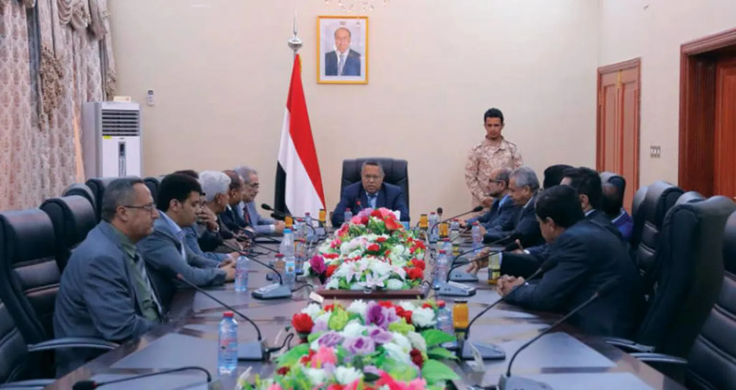جانب من اجتماع مجلس الوزراء اليمني الطارئ الذي عقده بعد الاشتباكات (سبأ)