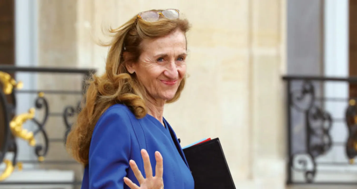 وزيرة العدل الفرنسية نيكول بيلوبي تغادر قصر الإليزيه (أ.ف.ب)