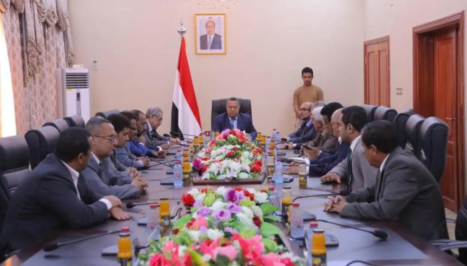 جانب من اجتماع مجلس الوزراء اليمني برئاسة أحمد عبيد بن دغر في عدن (سبأ نت)