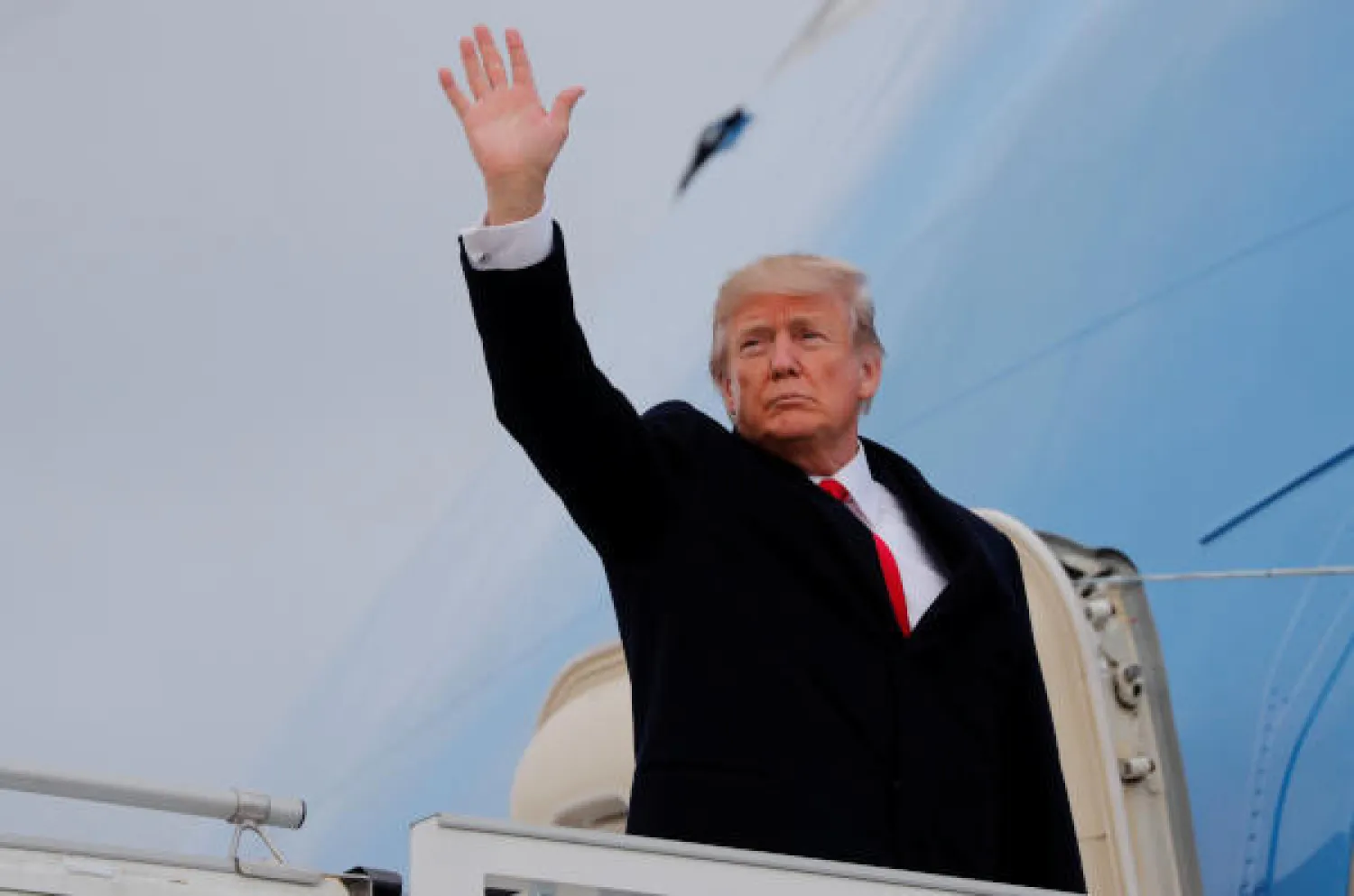 ترمب مغادراً بعد مشاركته في منتدى دافوس الاقتصادي. (رويترز)