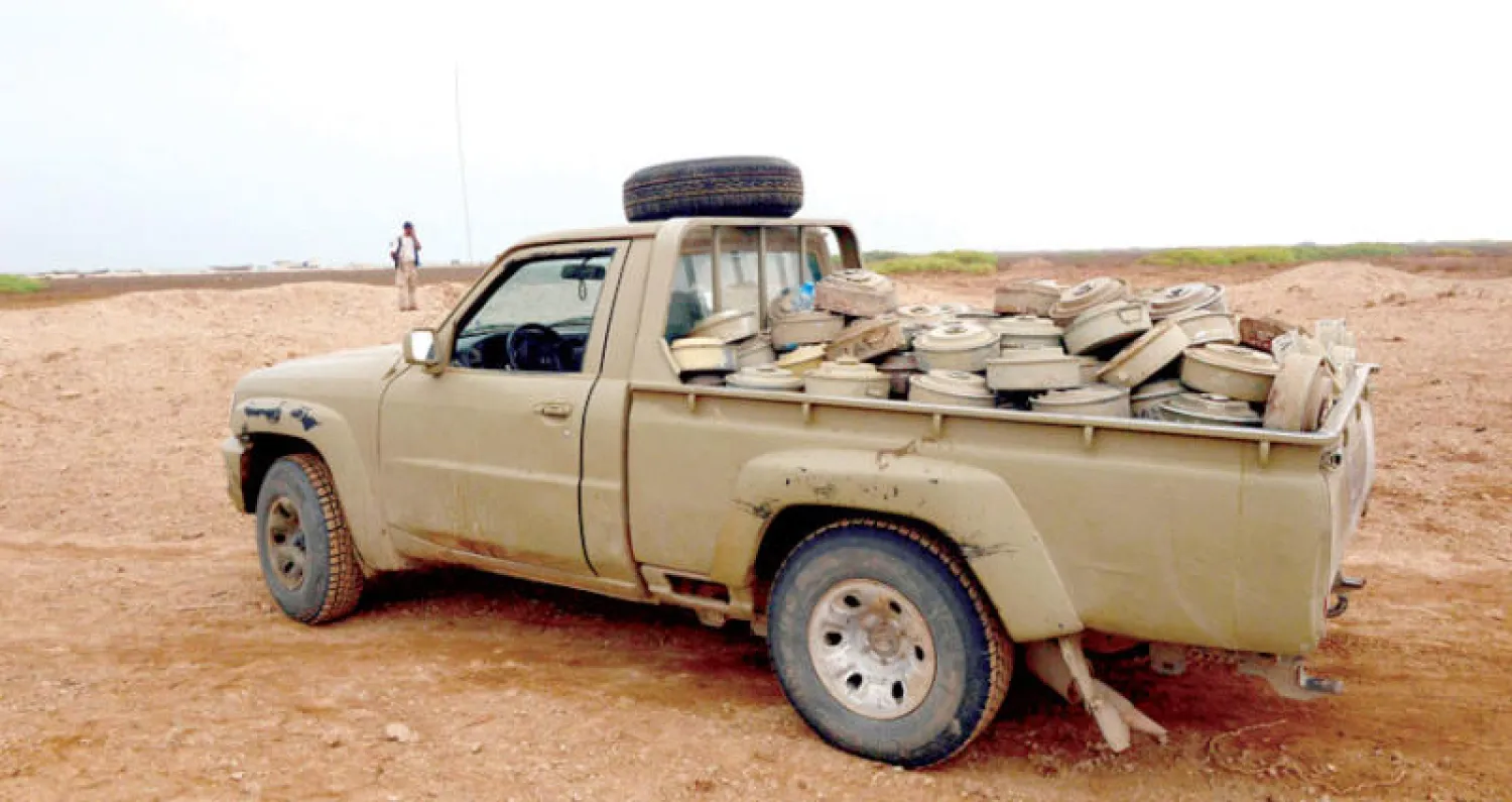 جانب من عمليات نزع الألغام في الساحل الغربي لليمن (وكالة وام)