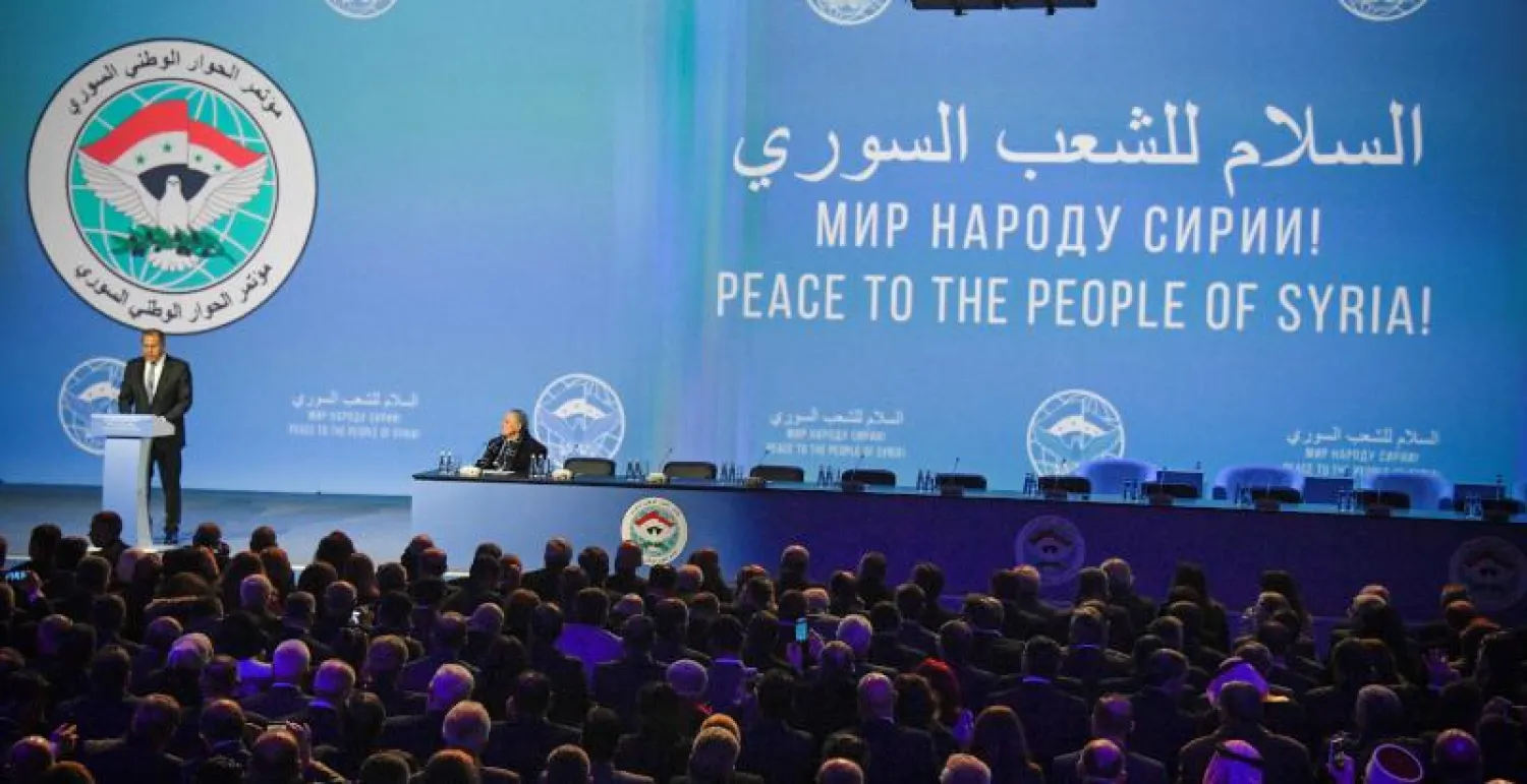 وزير الخارجية الروسي سيرغي لافروف أثناء كلمته في الجلسة الافتتاحية لمؤتمر الحوار الوطني السوري في سوتشي الروسية (أ.ف.ب)