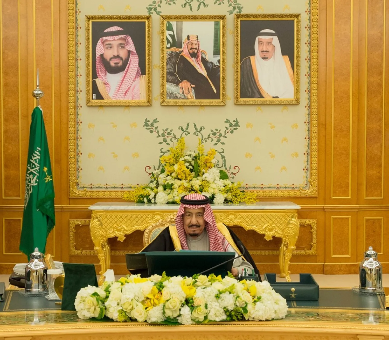 Custodian of the Two Holy Mosques King Salman bin Abdulaziz chairs a cabinet session in Riyadh. (SPA)
