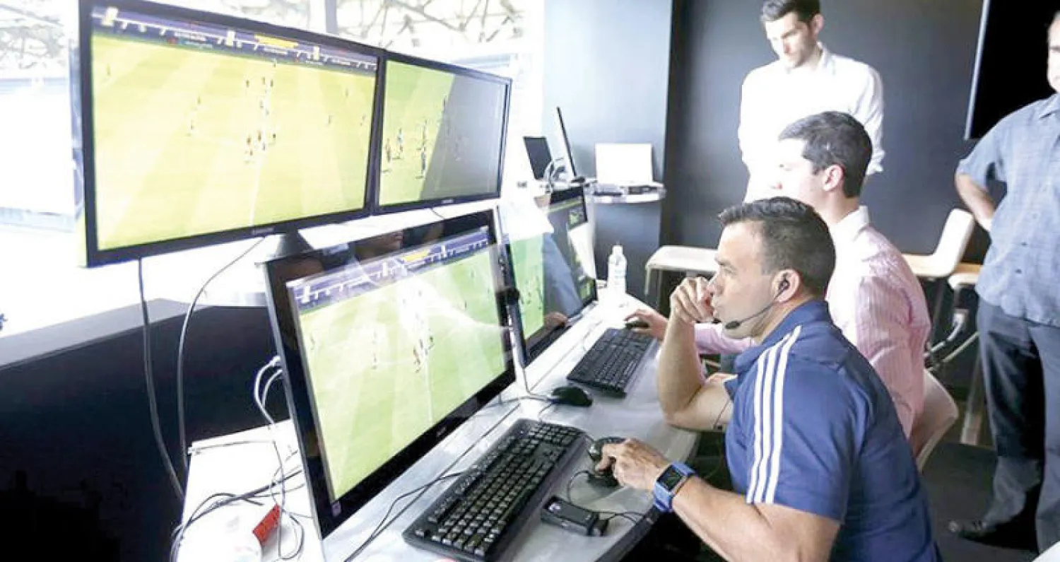 تقنية «حكم الفيديو» لم تحسم الجدل في لعبة كرة القدم («الشرق الأوسط»)