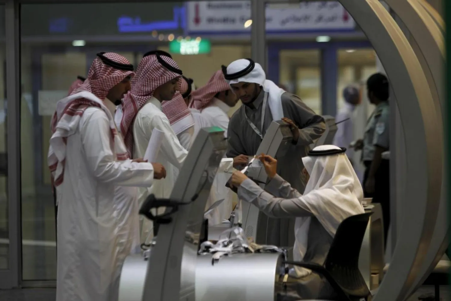 Job-seekers stand in line to talk with a recruiter at a booth at a job fair in Riyadh. (Reuters file photo)