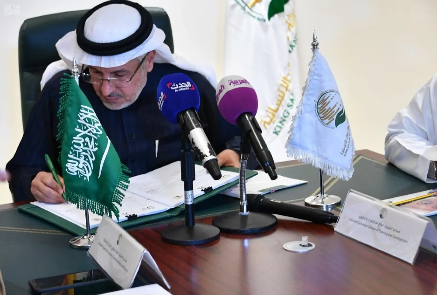 The KSRelief Center signs 12 contracts worth more than 18 million dollars to implement humanitarian projects in Syria. (SPA)