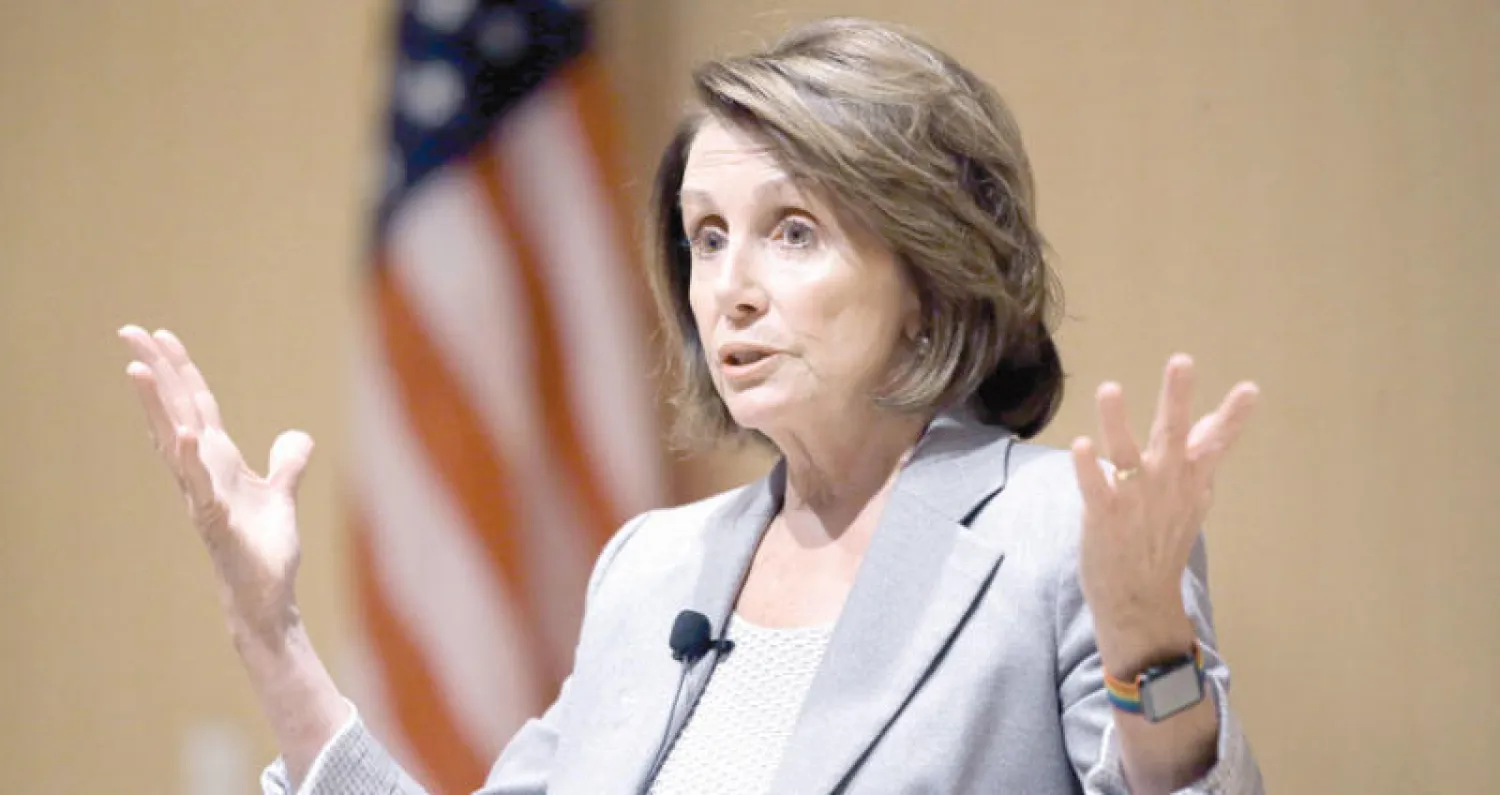 نانسي بيلوسي زعيمة الأقلية الديمقراطية في مجلس النواب تتهم رئيس لجنة الاستخبارات ديفين نونيز باتخاذ إجراءات غير نزيهة تجعله غير صالح لرئاسة اللجنة (أ.ب)