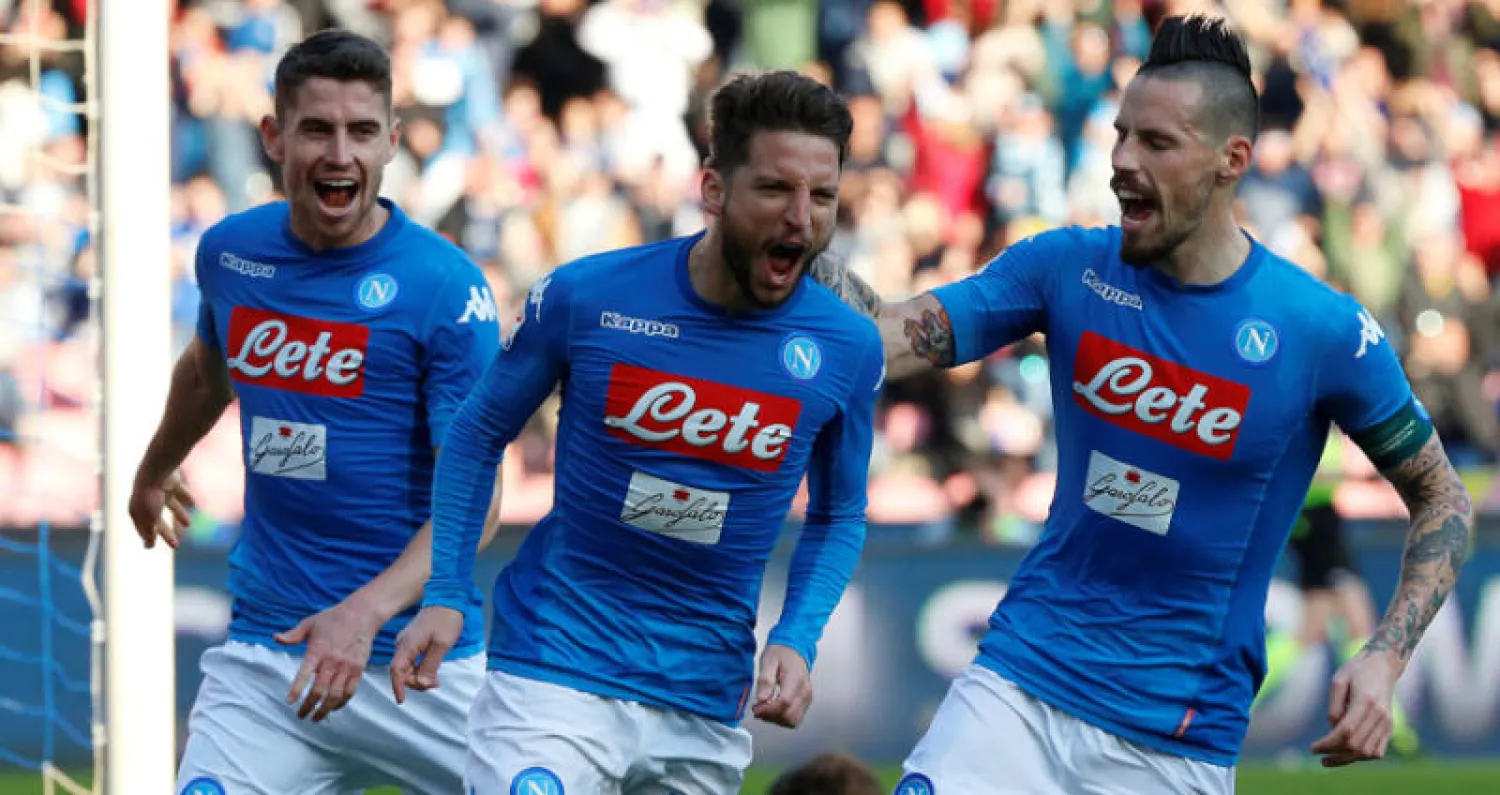 نابولي يسعى الى مواصلة انتصاراته وحصد لقب الدوري الإيطالي (رويترز)