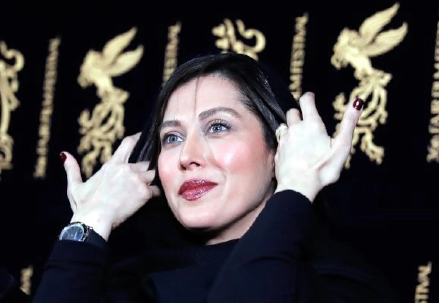 الممثلة الإيرانية مهتاب کرامتی في مهرجان فجر السينمائي السادس والثلاثين في طهران. (إ.ب.أ)