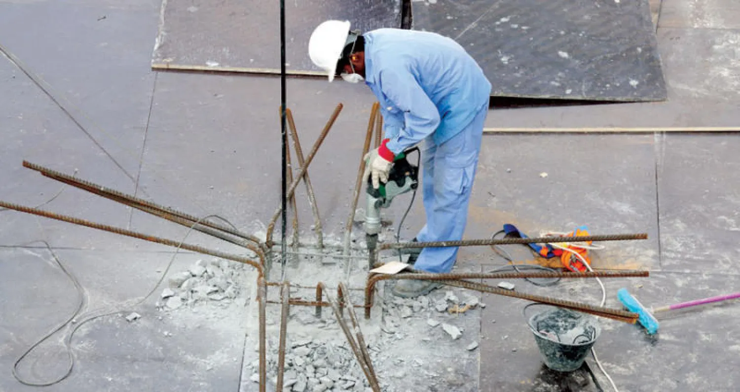 الخليج يواجه تحديات ضعف إنتاجية العمالة الوافدة