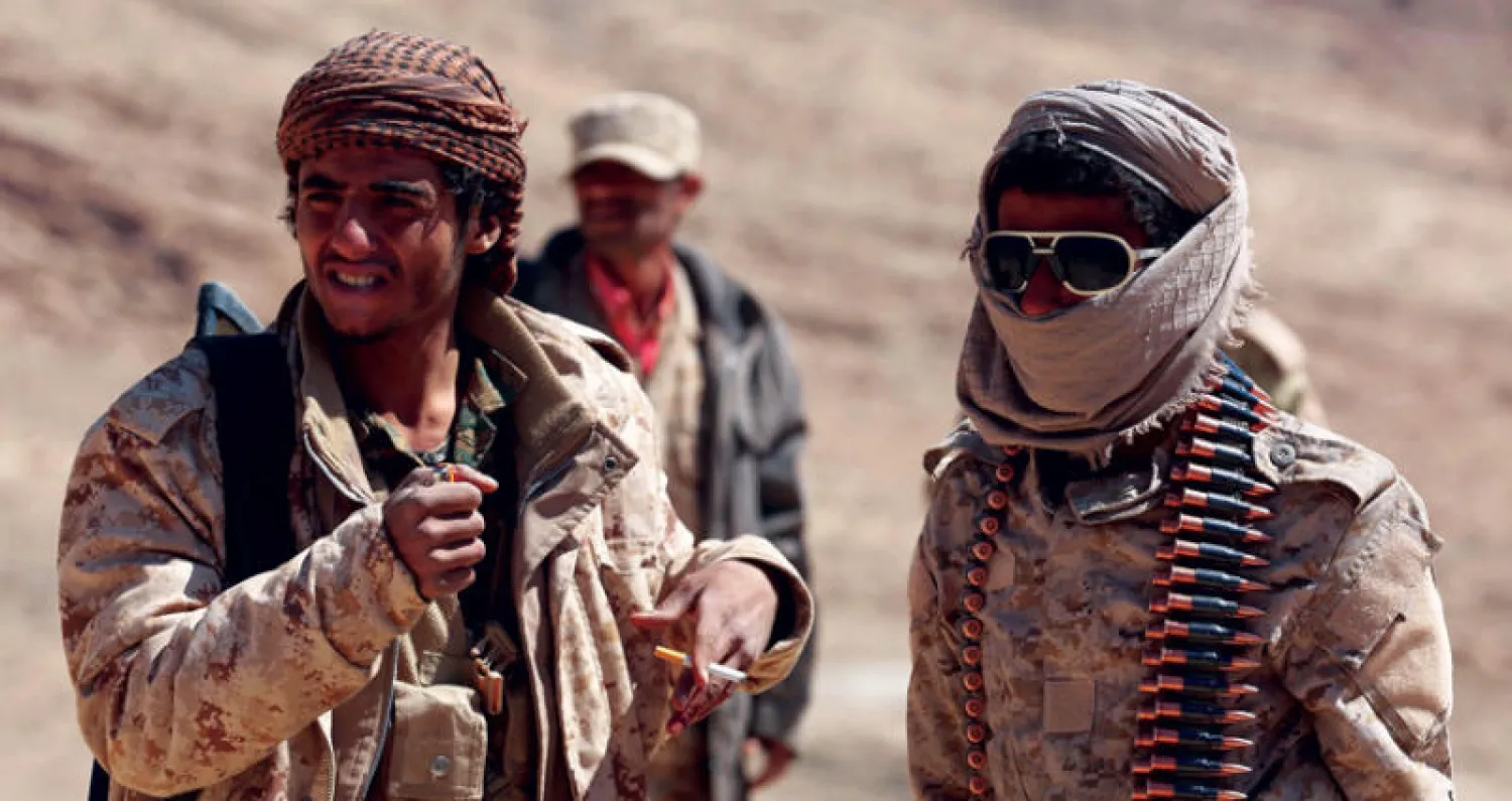 مقاتلون تابعون للجيش اليمني في منطقة نهم الواقعة شرق صنعاء (أ.ف.ب)