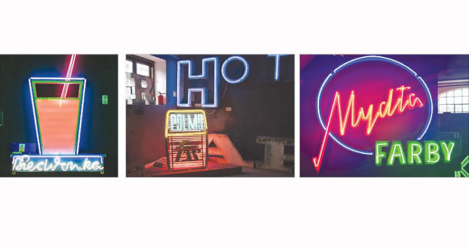 لوحات إعلانية مضاءة بمصابيح النيون