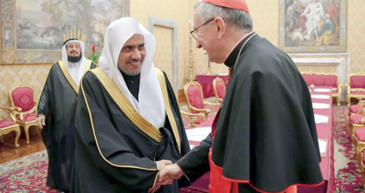 رئيس وزراء دولة الفاتيكان مستقبلاً العيسى أمس (واس)