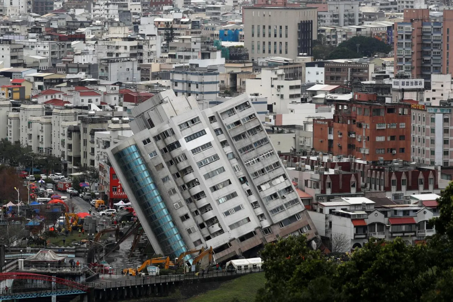 A damaged damaged building is seen after an earthquake hit Hualien, Taiwan February 8, 2018. REUTERS/Tyrone Siu