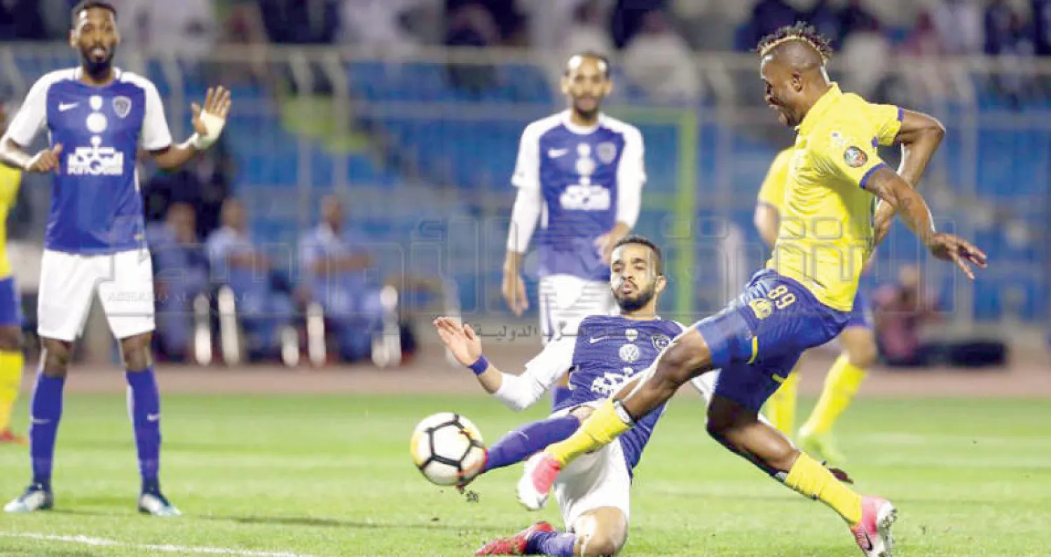 من مواجهة الهلال والنصر في الديربي الجماهيري أول من أمس (تصوير: عبدالعزيز النومان)