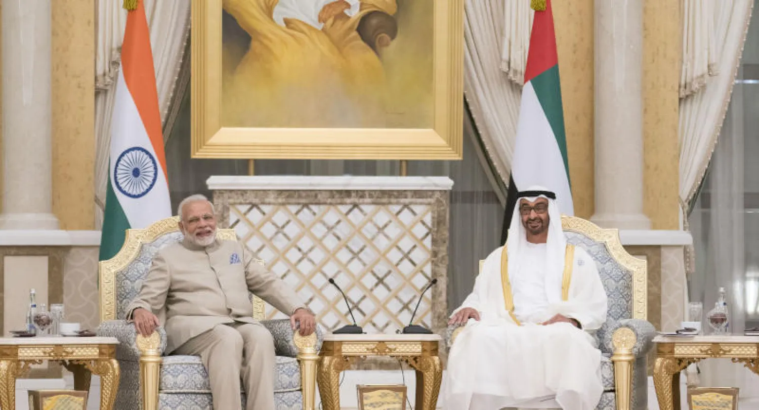 الشيخ محمد بن زايد وناريندرا مودي خلال حفل الاستقبال أمس (وام)