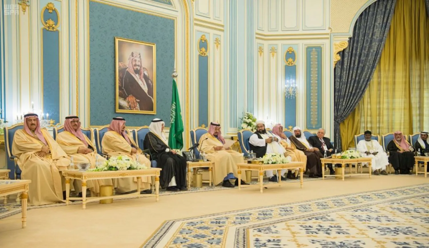 Saudi King Salman and his guests at al-Yamamah Palace on Sunday, February 11, 2018. SPA