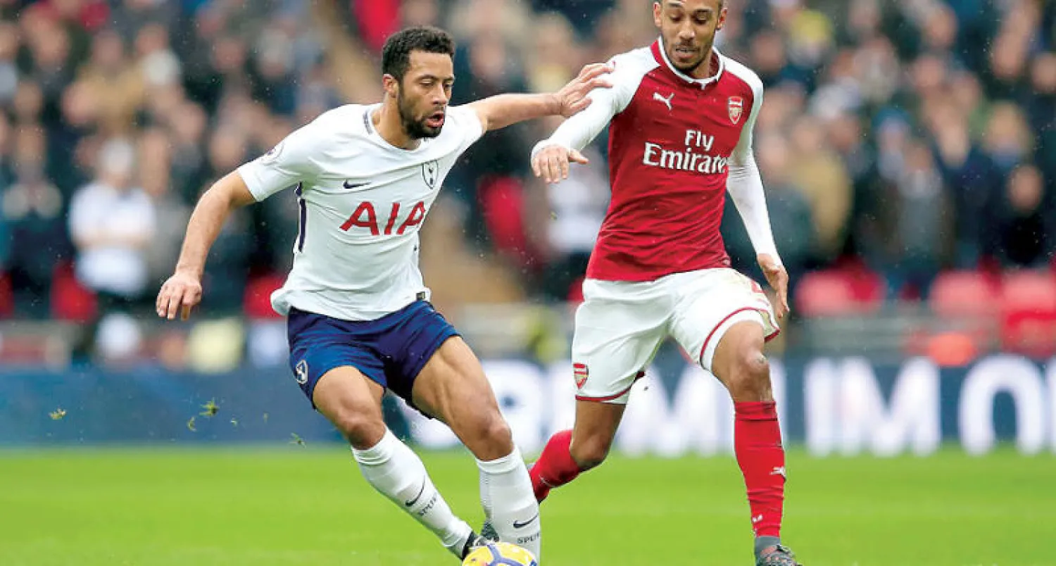 ديمبلي نجم توتنهام (يسار) فرض سيطرته على خط الوسط في مواجهة آرسنال