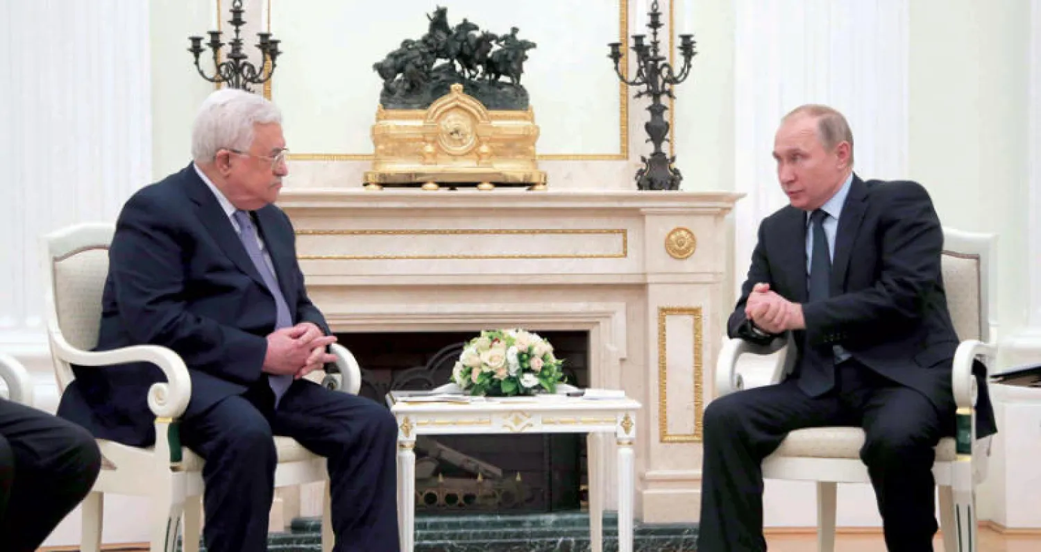 الرئيسان الروسي فلاديمير بوتين والفلسطيني محمود عباس خلال محادثاتهما في موسكو أول من أمس (رويترز)